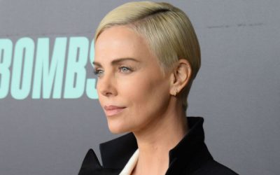 Charlize Theron relata su experiencia como madre de una hija transexual y su lucha contra la transfobia