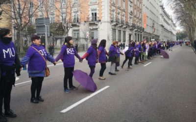 Miles de mujeres rodean Madrid en una cadena feminista a un mes del 8M