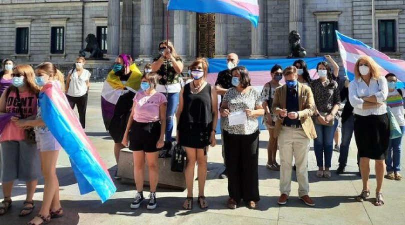 Plataforma Trans sale en defensa de Irene Montero después de que el movimiento TERF reclame su cese