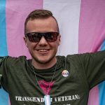 Que una persona trans no te atraiga no es tránsfobo, reducirla a sus genitales sí lo es
