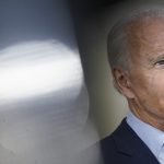 Joe Biden promete restaurar las protecciones de Obama y pone fin a la prohibición trans-militar en EEUU