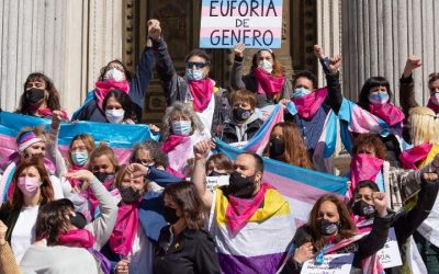 Indignación en los colectivos por la intención del PSOE de exigir un testimonio para avalar la identidad de las personas trans