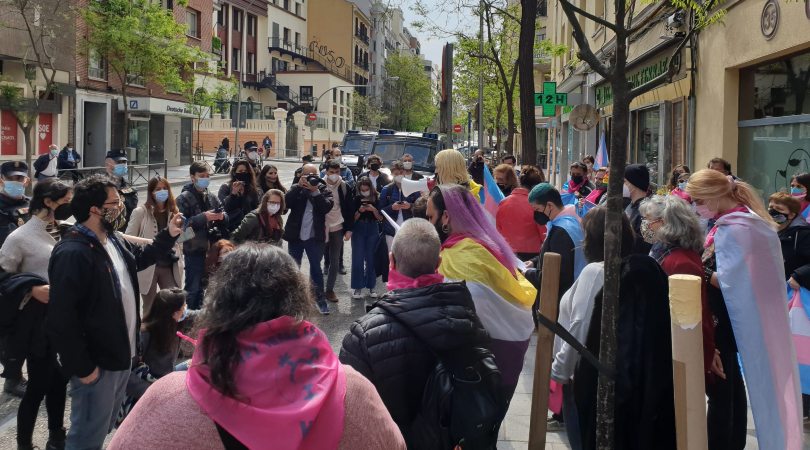 Concentraciones por la Ley Trans en varias ciudades españolas frente a las sedes del PSOE