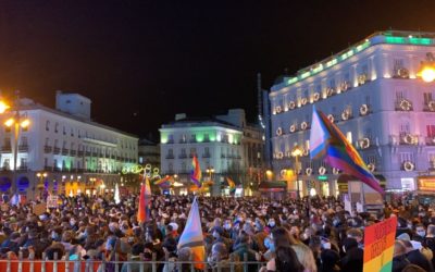 Cientos de personas salen a la calle para defender los derechos LGTBI