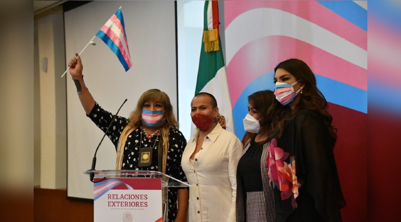 México entrega primeras actas de nacimiento a personas trans en el exterior(1)