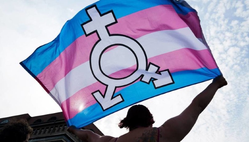 Colectivos trans piden una reunión con Sánchez para acelerar la ley