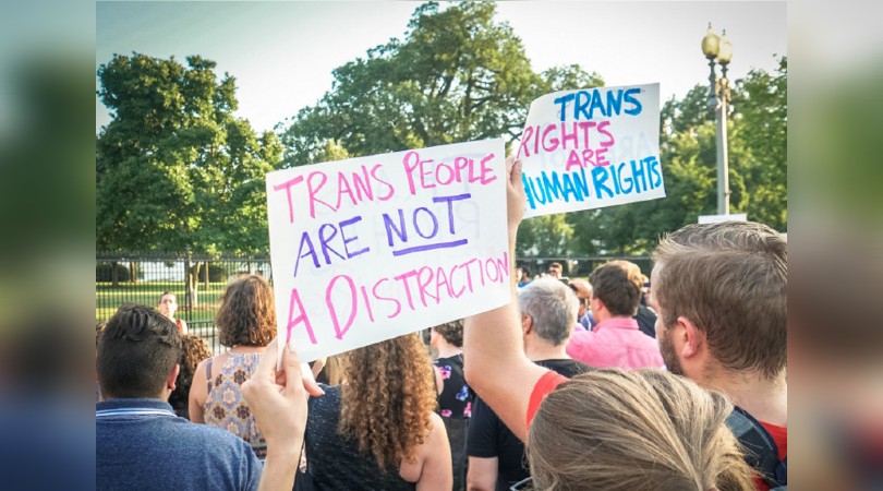 Protestas a favor de las personas trans en 2017 frente a la Casa Blanca, en Washington DC. | TED EYTAN