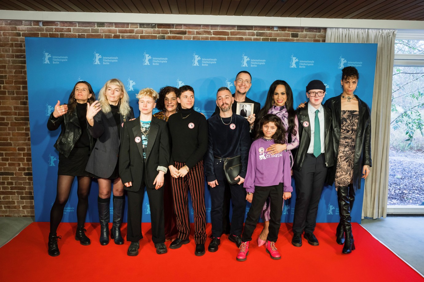 El equipo de “Orlando, una biografía política” después de la premiación en el Festival de Berlín