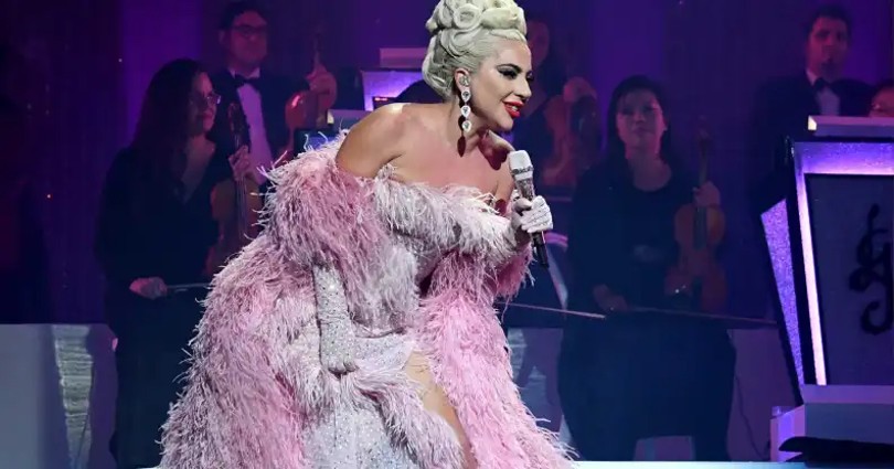 Lady Gaga convierte la versión jazz de ‘Born This Way’ en un grito de guerra por los derechos trans
