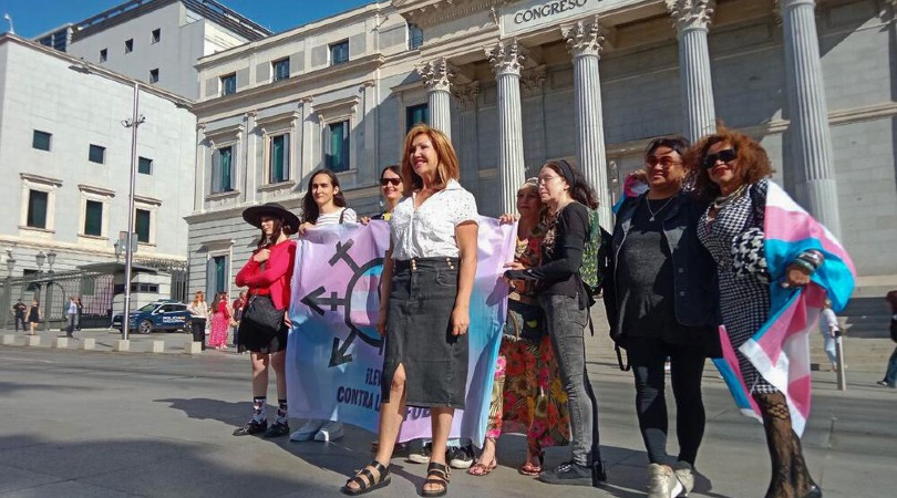 El Defensor del Pueblo exige a Interior el cumplimiento de la ley trans para personas extranjeras