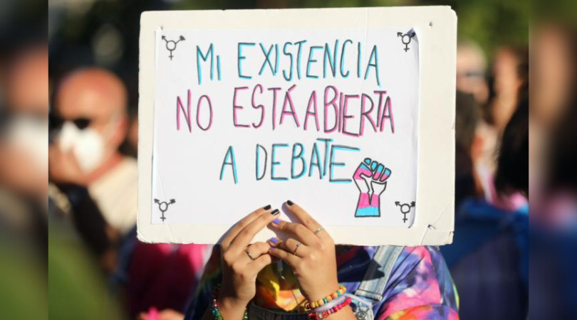 Pancarta del Orgullo Crítico de Madrid con un mensaje de reivindicación del colectivo trans | Getty Images